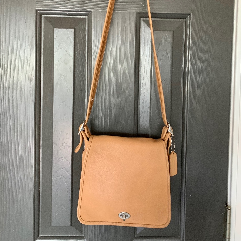 Coach, genuine vintage shoulder bag, camel leather